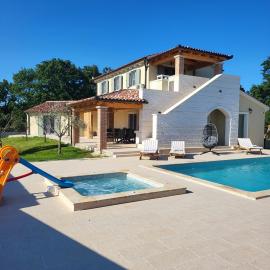 Villa in Kavran, hotel u gradu Kavran
