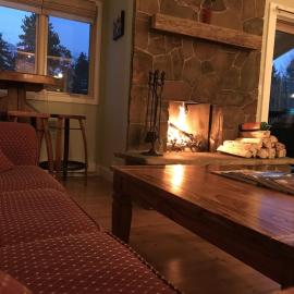 Gorgeous Jackson Hole Condo in Top location with Great Views and Private Deck with Barbeque!, Hotel in Wilson