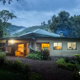 Snow Heights Lodges, hotel di Kasese