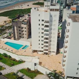 Vista mar em Caiobá com piscina conforto e localização, хотел в Матинос