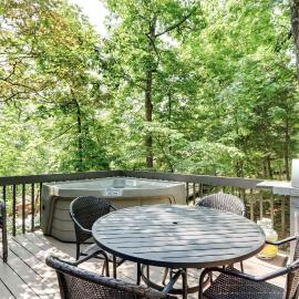 Families w/ Pets! Lake-View Osage Beach Home, hotel a Osage Beach