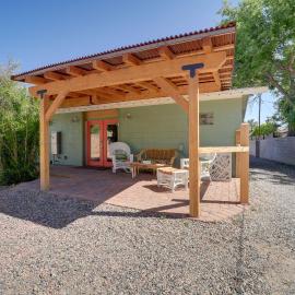 Old Town Cottonwood Cottage w/ Yard, Pets Welcome