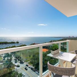 Ocean View Balcony steps from Restaurants, Peacock Park & Marina, hôtel à Miami