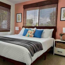 Tropical Hideaway near Beach! Tons of Parking