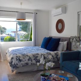 Private Beachside Studio with Courtyard and Sea view, hotel in Paraparaumu