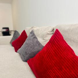 Neuwertiges Apartment mit schnellem WLAN, Netflix, Glasfaser, Kostenlose Privatparkplatz auch für Transporter geeignet R20