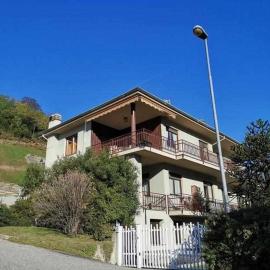 Bluelake Apartment 3 - Omegna, hotel in Omegna