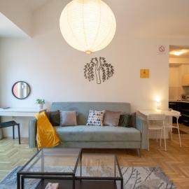 Spacious central 1BR - quiet - balcony - AC - WiFi