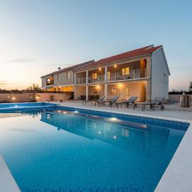 Villa Milemare ZadarVillas, hotelli kohteessa Pristeg