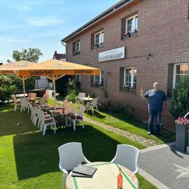 Landhotel & Restaurant "Fahrenkamp"، فندق في Röwitz
