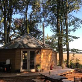Woodpecker Cabin with Hot tub, hotell sihtkohas Grimston