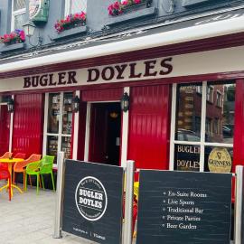 Bugler Doyles Bar & Townhouse, hotel em Wexford