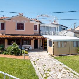 Guesthouse Mirjana, hotel i Premantura