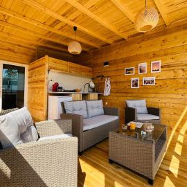 CozyHut Бунгало под Наем, Hotel in Tschernomorez