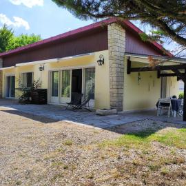 Villa des petites Chaumes, hotelli kohteessa Avallon