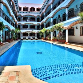 Hotel Colonial Playa del Carmen, хотел в Плая дел Кармен