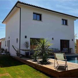 Maison familiale et spacieuse avec piscine, hotel em Mios
