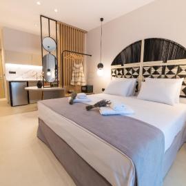 Anesis Deluxe Apartments, hotel di Parga