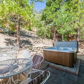 Moonlight Shores Lakefront -Big Bear View Cabin, Hot Tub, Fireplace, BBQ, hotel a Fawnskin
