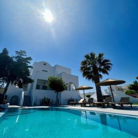Santorini Villatzio Suites, viešbutis mieste Mesarija