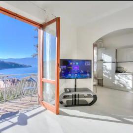 Apartment With View Lake Maggiore/Laveno Mombello, hotel in Laveno-Mombello