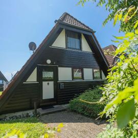 Ferienwohnpark Immenstaad am Bodensee Nurdachhaus Typ 8 NDT 111, hotel in Immenstaad am Bodensee
