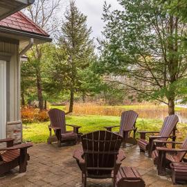 Lakeside at Rocky Crest Resort and Golf Club on Joseph Lake, hotel em Rosseau