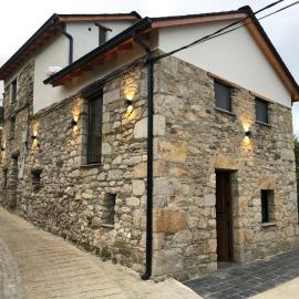 Apartamentos El Arroyo, khách sạn ở Armal