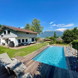 Superbe villa lac d'Annecy avec piscine, hotel a Sévrier