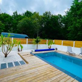 Maison à biscarrosse avec piscine et jacuzzi, готель у місті Біскарросс