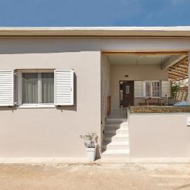 2 bedroom Villa with heated swimming pool-Spa whirlpool-BBQ!