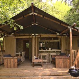 Luxury Safari Tent with Hot Tub in Ancient Woodland, hotel in Acton Scott