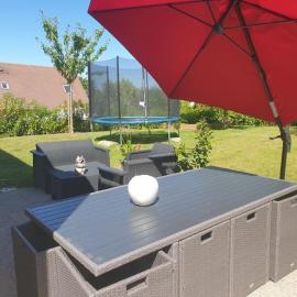 Cosy maison Honfleur 2 chambres parking jardin et jacuzzi, хотел в La Rivière Saint Sauveur
