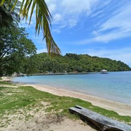 NATUA'S BEACH RESORT, hotel a Liminangoon