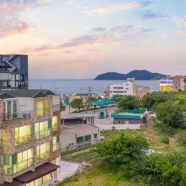 Hwamok Pension, hotell i Geoje