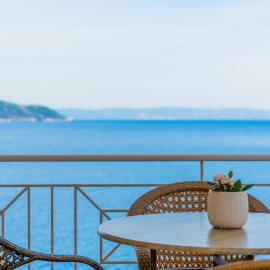 Anesis Seaview Apartment 2, hotel in Neos Marmaras