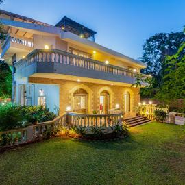 SaffronStays Grandiosa - 4 BDR pet-friendly, pool villa Khandala, hotel in Khandala