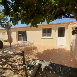 petite maison de campagne gardoise, hotel a Théziers