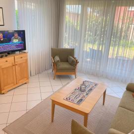Apartment Lotte mit Terrasse, хотел в Цемпин