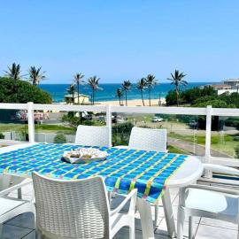 Salt Rock, Gleneagles, sea view, pool, swimming beach 50m away, hotel in Sheffield Beach