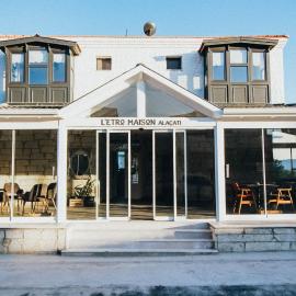 L'ETRO MAISON ALACATI HOTEL โรงแรมในเซสเม