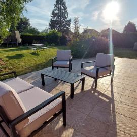 Maison d'hôtes avec jardin 3 chambres pour 7 à 45 min circuit 24h du Mans，Vibraye的飯店
