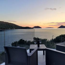Dragovoda bay，Ubli的飯店