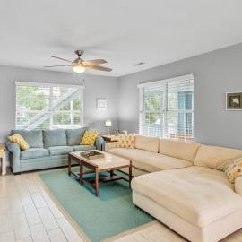 Palm Boulevard 2403 - Upstairs, hotel in Isle of Palms