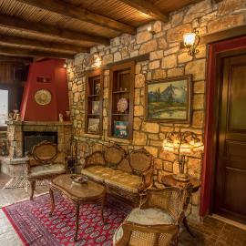Ersis, Hotel in Neochóri