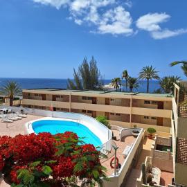 White and Quiet! Modern apartment in San Agustin