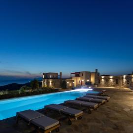 Bella Resorts Andros، فندق في آنذروس
