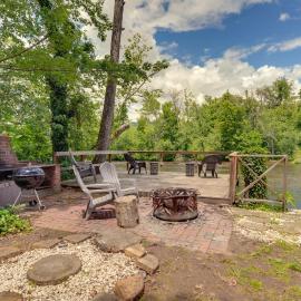Family-Friendly Riverhouse: Fishing & Hot Tub, Hotel in Elizabethton