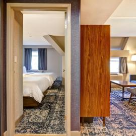 Four Points by Sheraton St. Catharines Niagara Suites, מלון בטורולד