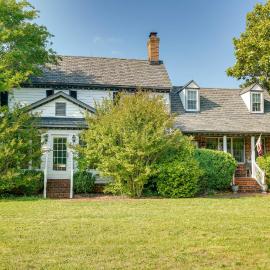 Terre Haute Manor Farmhouse w/ Gardens & Deck!